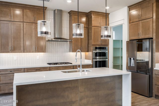 7566 W GELDING Drive, Peoria, AZ 85381