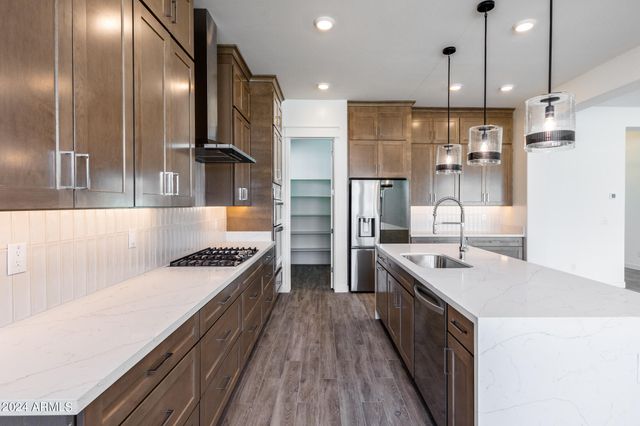 7566 W GELDING Drive, Peoria, AZ 85381