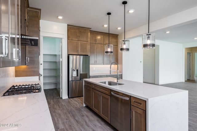 7566 W GELDING Drive, Peoria, AZ 85381