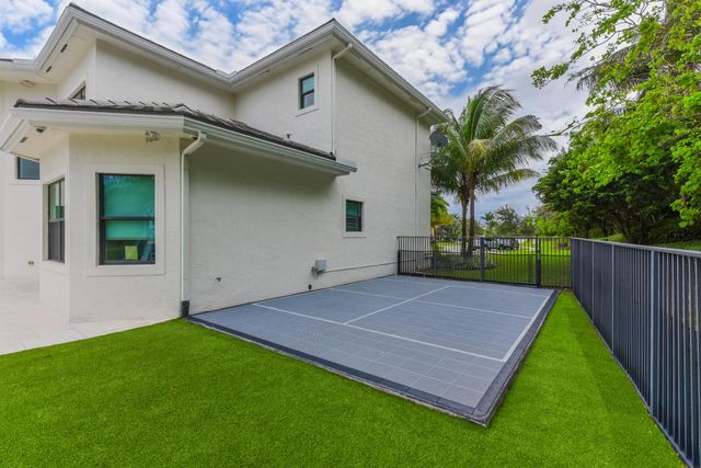 9807 Rennes Lane, Delray Beach, FL 33446