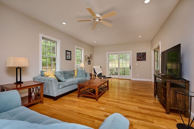 246 Hadley St, South Hadley, MA 01075