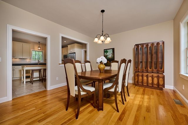 246 Hadley St, South Hadley, MA 01075