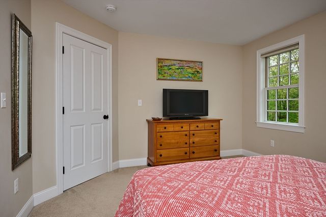 246 Hadley St, South Hadley, MA 01075