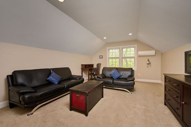 246 Hadley St, South Hadley, MA 01075
