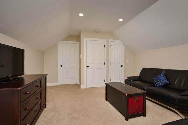 246 Hadley St, South Hadley, MA 01075