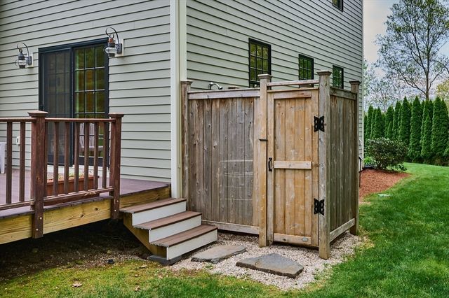 246 Hadley St, South Hadley, MA 01075