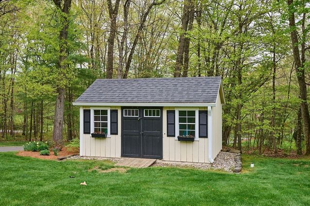 246 Hadley St, South Hadley, MA 01075