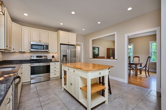 246 Hadley St, South Hadley, MA 01075