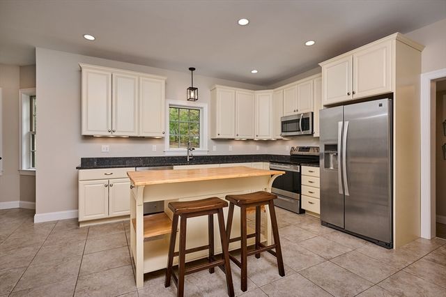 246 Hadley St, South Hadley, MA 01075