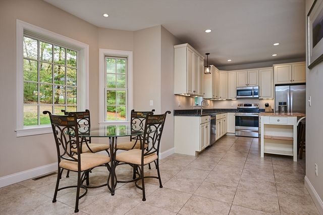 246 Hadley St, South Hadley, MA 01075