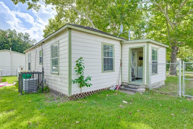 1104 Mabry Road, Baytown, TX 77520
