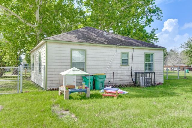 1104 Mabry Road, Baytown, TX 77520