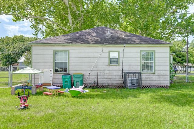 1104 Mabry Road, Baytown, TX 77520