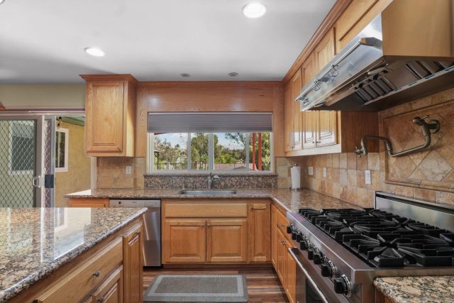 12651 Ridgeton, Lakeside, CA 92040