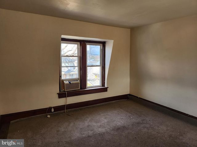 33 E GRAMBY ST, Manheim, PA 17545