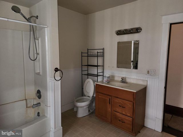 33 E GRAMBY ST, Manheim, PA 17545