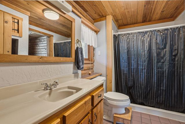 14816 W Maybob Rd, Nine Mile Falls, WA 99026