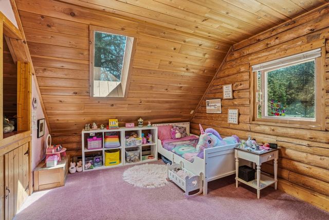 14816 W Maybob Rd, Nine Mile Falls, WA 99026