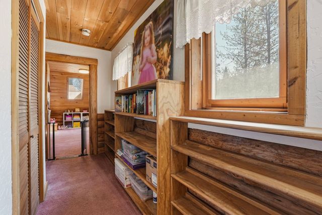 14816 W Maybob Rd, Nine Mile Falls, WA 99026