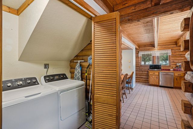 14816 W Maybob Rd, Nine Mile Falls, WA 99026