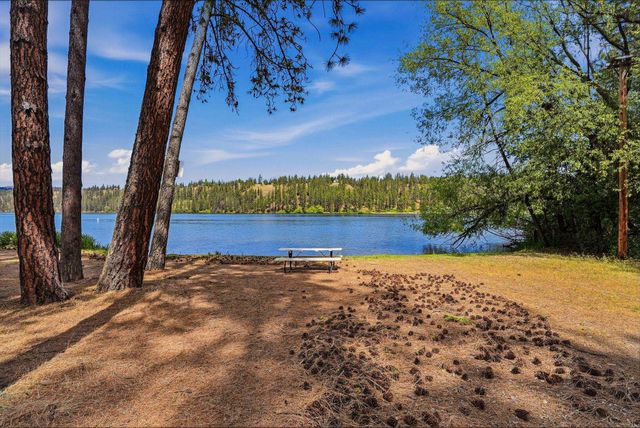 14816 W Maybob Rd, Nine Mile Falls, WA 99026