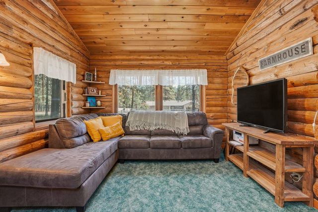 14816 W Maybob Rd, Nine Mile Falls, WA 99026