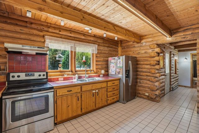 14816 W Maybob Rd, Nine Mile Falls, WA 99026
