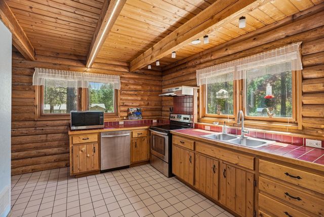 14816 W Maybob Rd, Nine Mile Falls, WA 99026