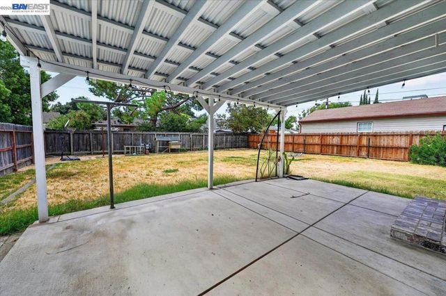 476 E Barrymore St, Stockton, CA 95204