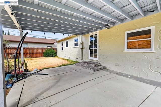 476 E Barrymore St, Stockton, CA 95204