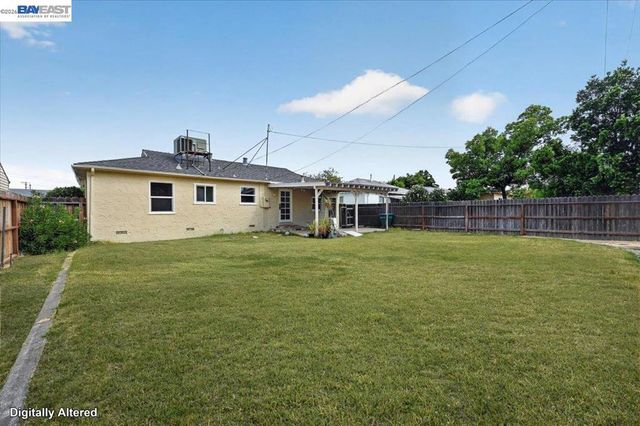 476 E Barrymore St, Stockton, CA 95204