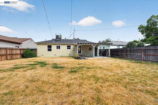 476 E Barrymore St, Stockton, CA 95204