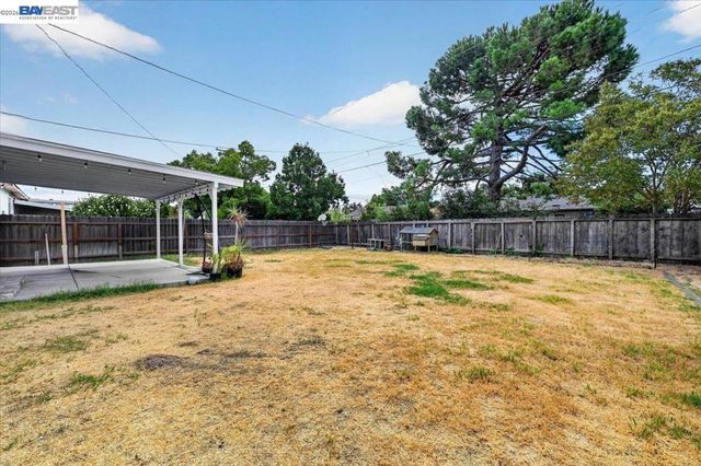 476 E Barrymore St, Stockton, CA 95204