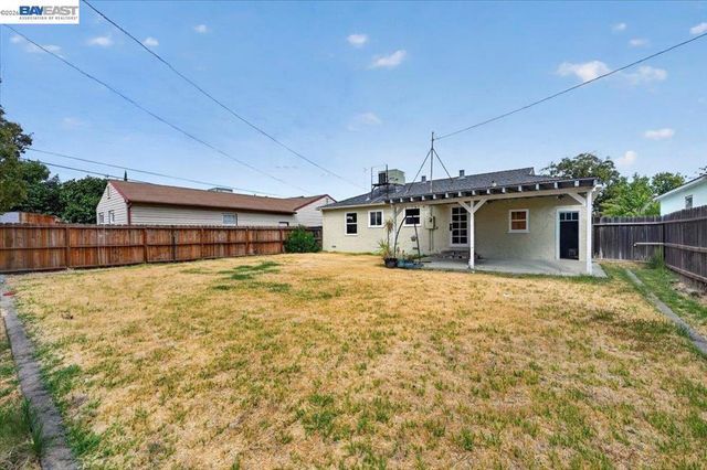 476 E Barrymore St, Stockton, CA 95204