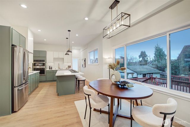 7008 Linden Avenue N, Seattle, WA 98103