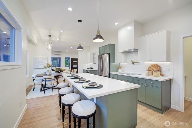 7008 Linden Avenue N, Seattle, WA 98103