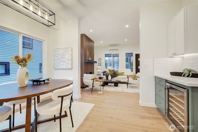 7008 Linden Avenue N, Seattle, WA 98103