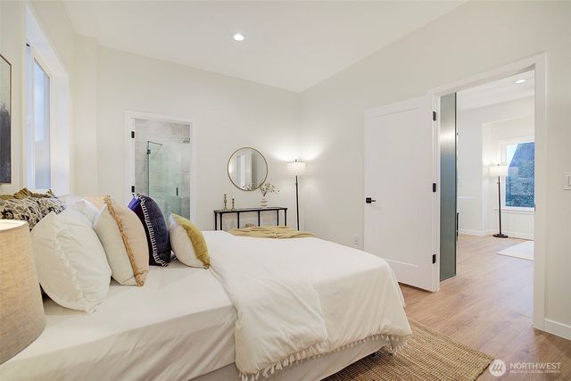 7008 Linden Avenue N, Seattle, WA 98103