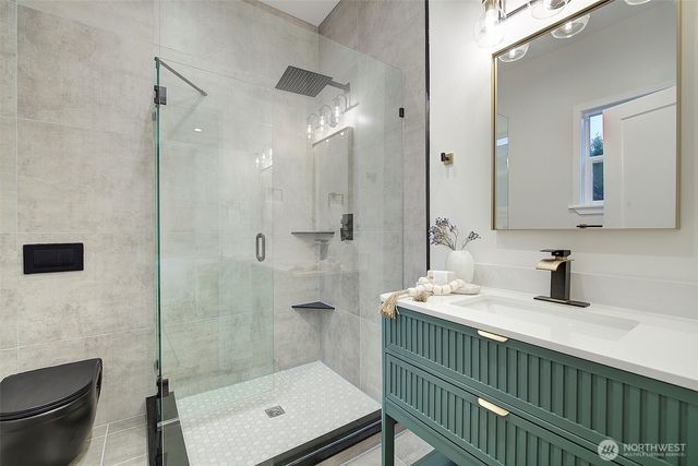 7008 Linden Avenue N, Seattle, WA 98103