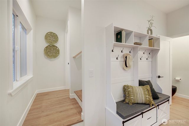 7008 Linden Avenue N, Seattle, WA 98103