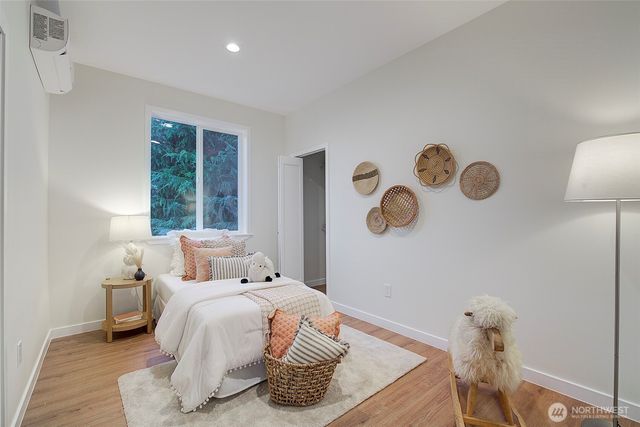 7008 Linden Avenue N, Seattle, WA 98103