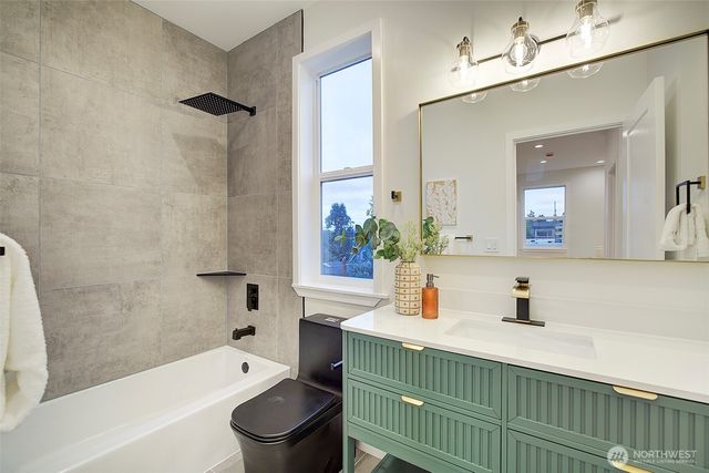 7008 Linden Avenue N, Seattle, WA 98103