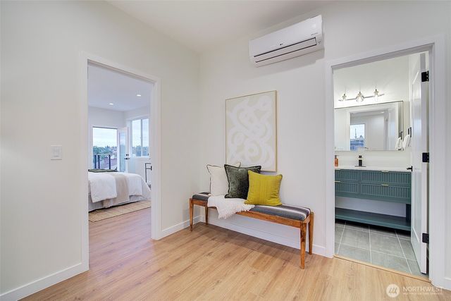 7008 Linden Avenue N, Seattle, WA 98103