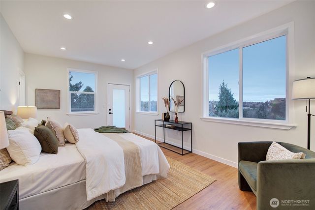 7008 Linden Avenue N, Seattle, WA 98103