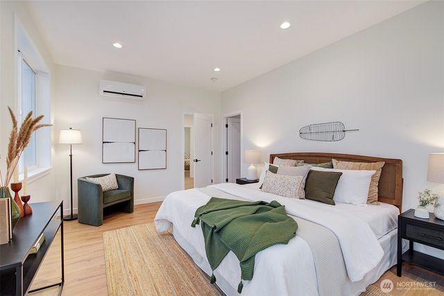 7008 Linden Avenue N, Seattle, WA 98103