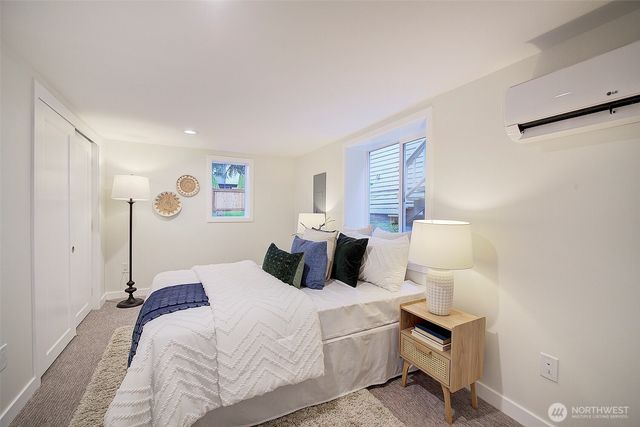 7008 Linden Avenue N, Seattle, WA 98103