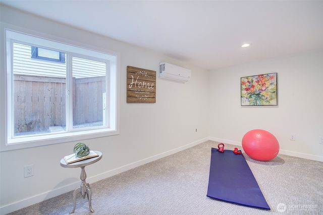 7008 Linden Avenue N, Seattle, WA 98103