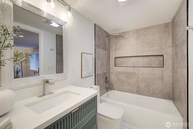 7008 Linden Avenue N, Seattle, WA 98103