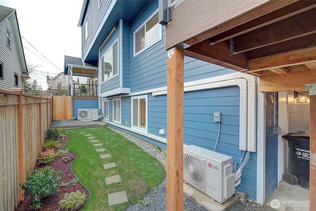 7008 Linden Avenue N, Seattle, WA 98103