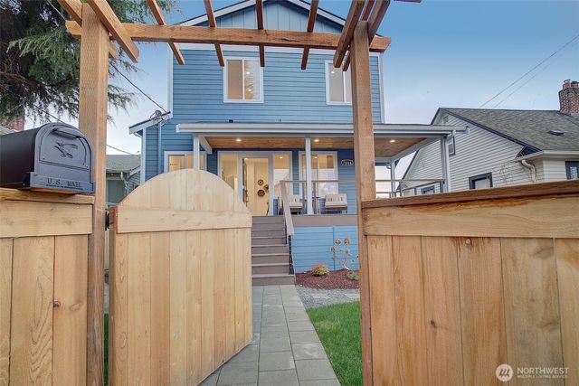 7008 Linden Avenue N, Seattle, WA 98103